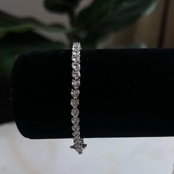 Silver heart CZ Tennis Bracelet - Picture 2 of 4